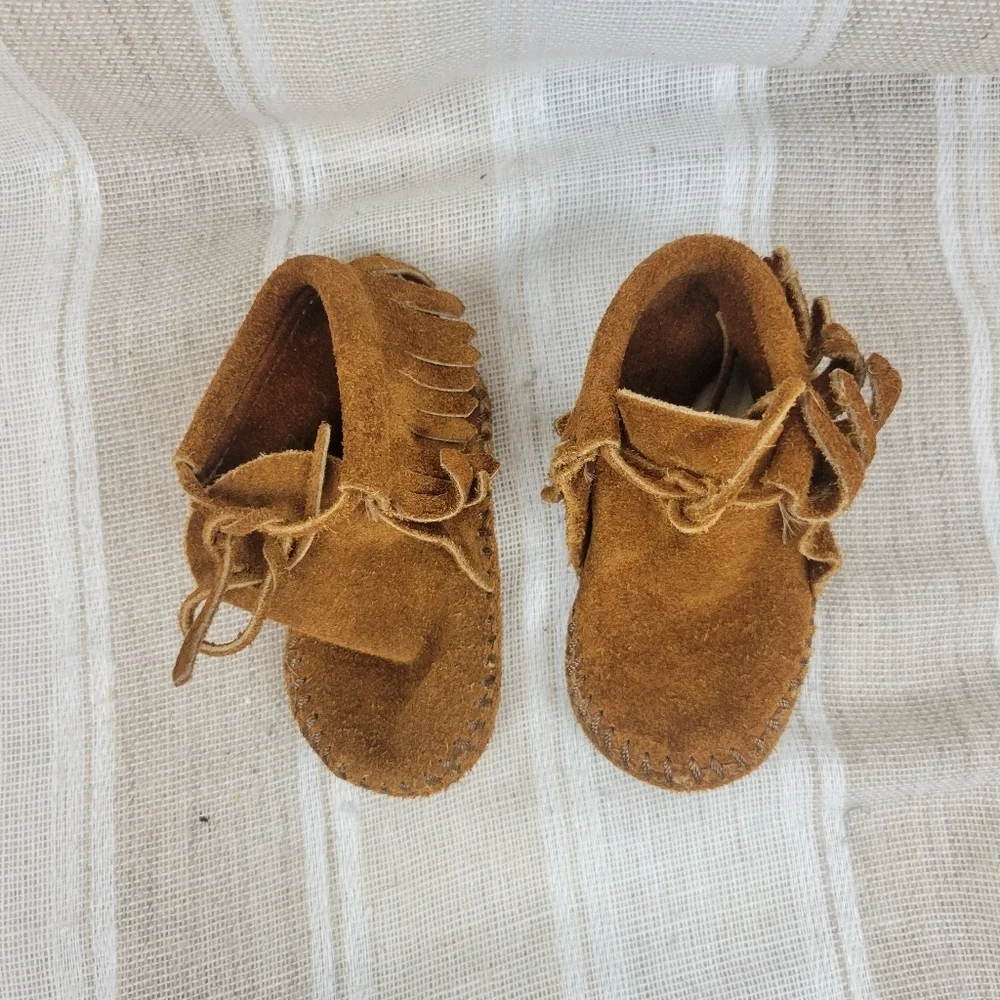 Minnetonka Genuine Leather Moccasins Tan‎ Brown Baby Toddler Size 3